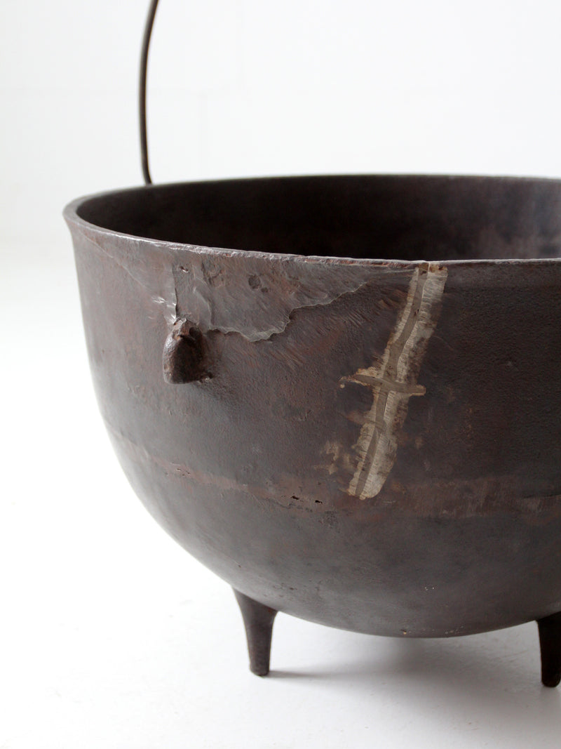 antique 20 gallon cast iron cauldron