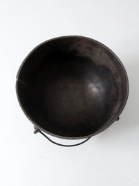 antique 20 gallon cast iron cauldron