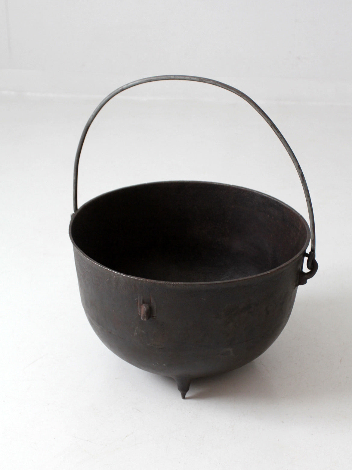 antique 15 gallon cast iron cauldron