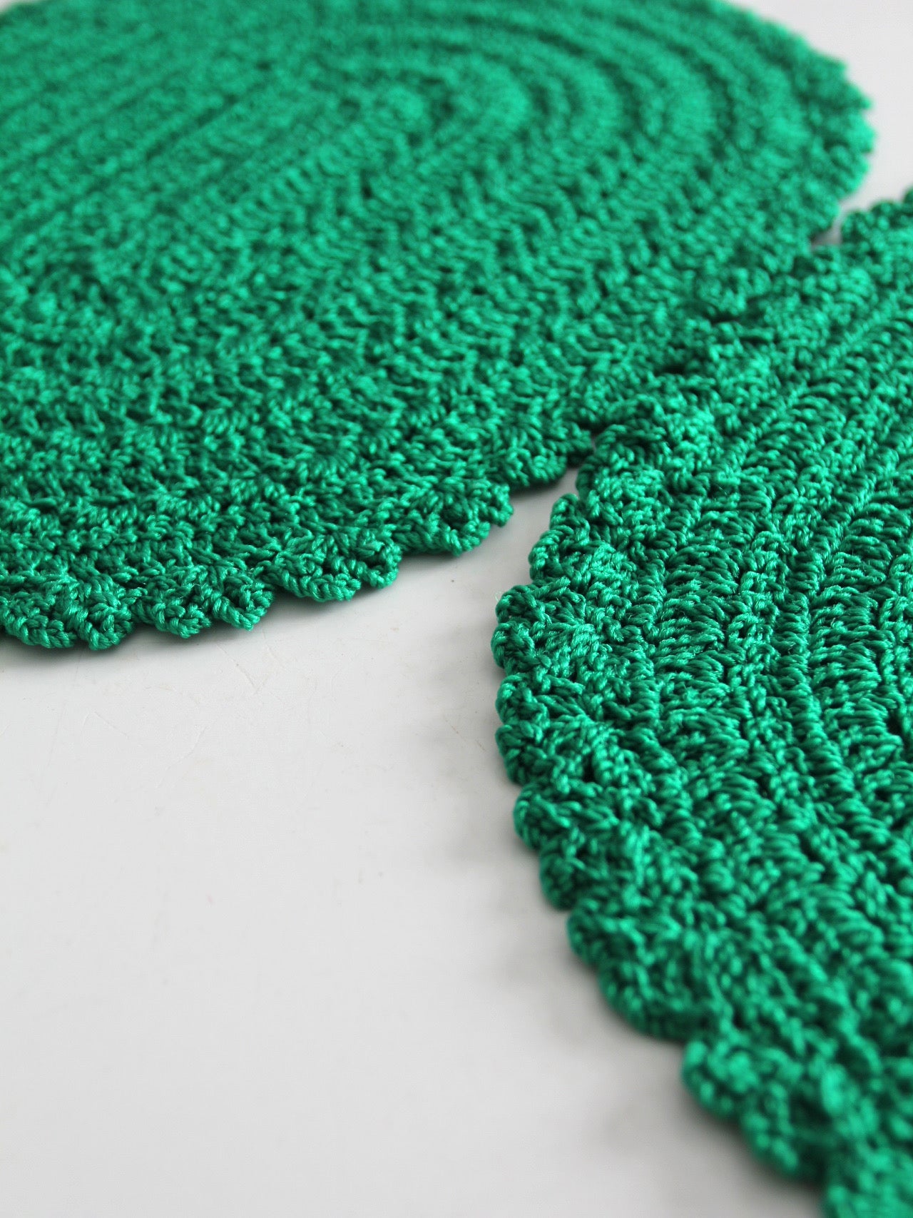 vintage crotchet green oval placemats, set of 2