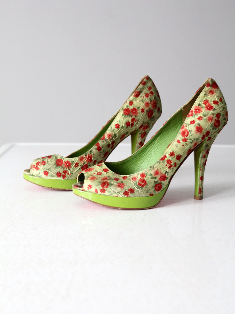 Betsey Johnson green floral pumps size 8