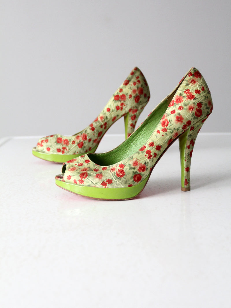 Betsey Johnson green floral pumps size 8