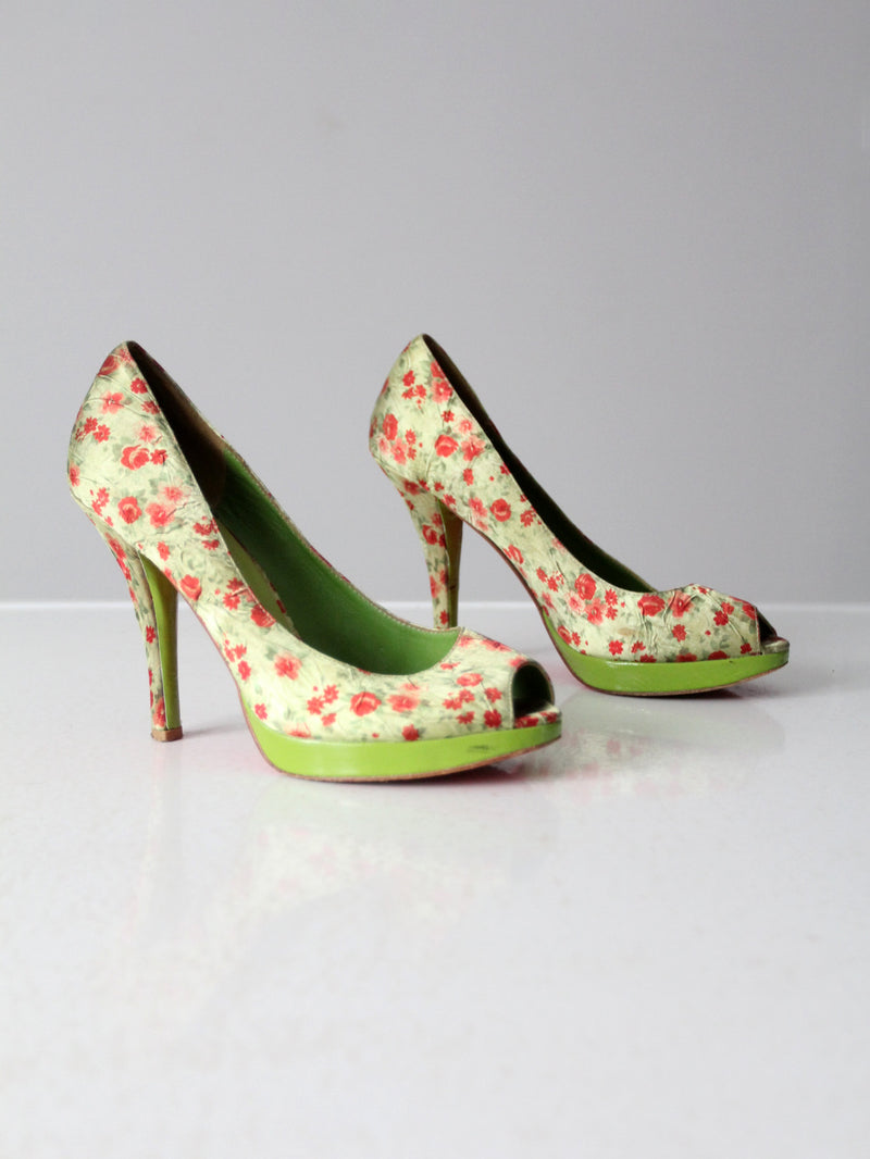 Betsey Johnson green floral pumps size 8