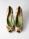 Betsey Johnson green floral pumps size 8