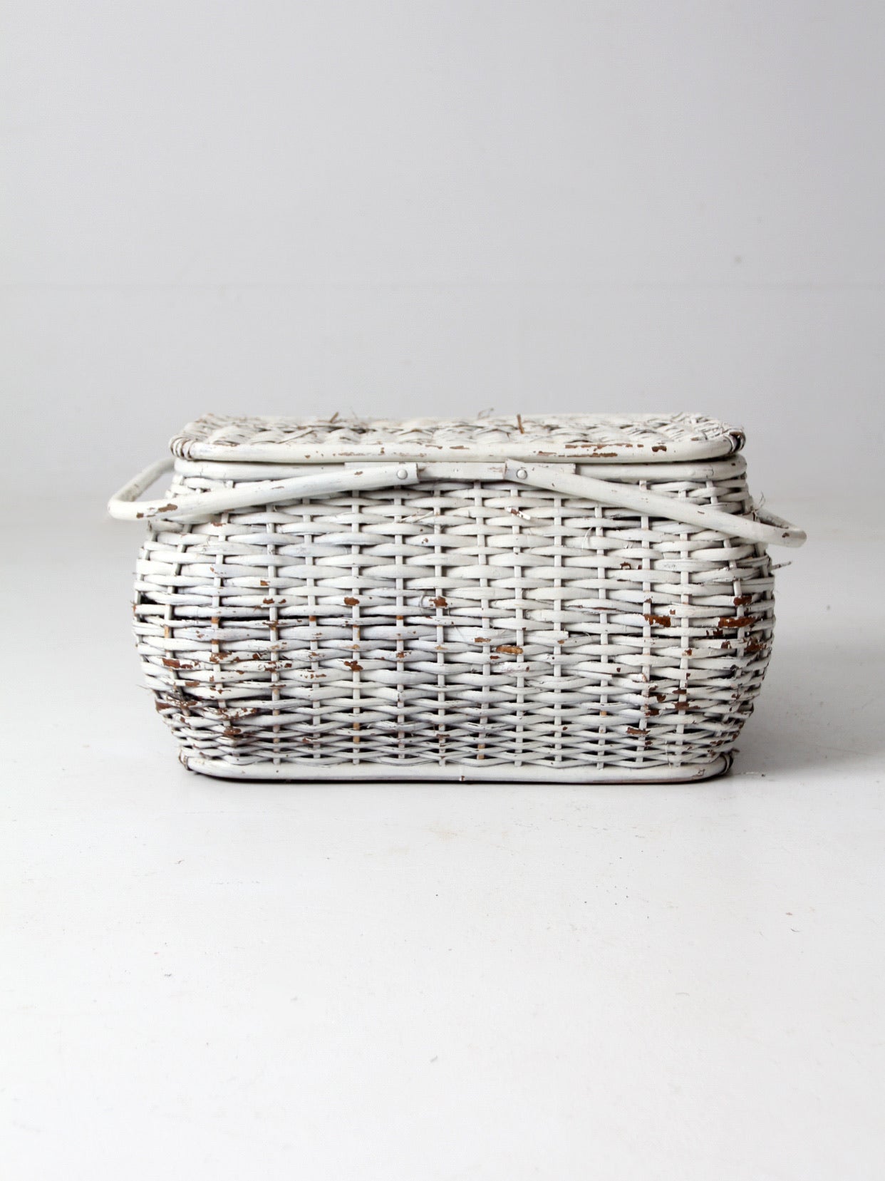 vintage white wicker picnic basket – 86 Vintage
