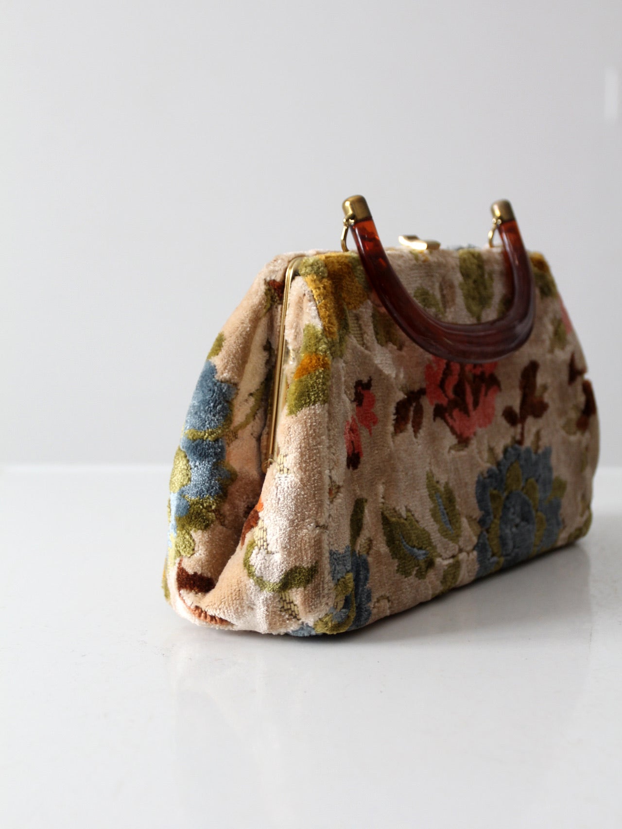 Old fashioned carpet bag 2025
