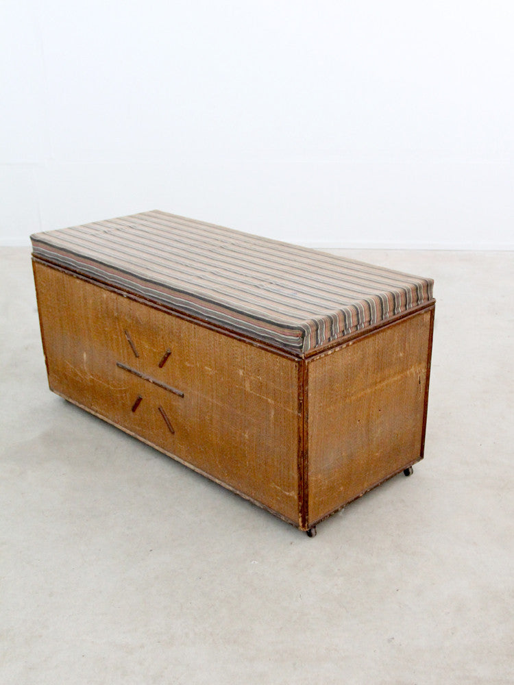 vintage trunk bench