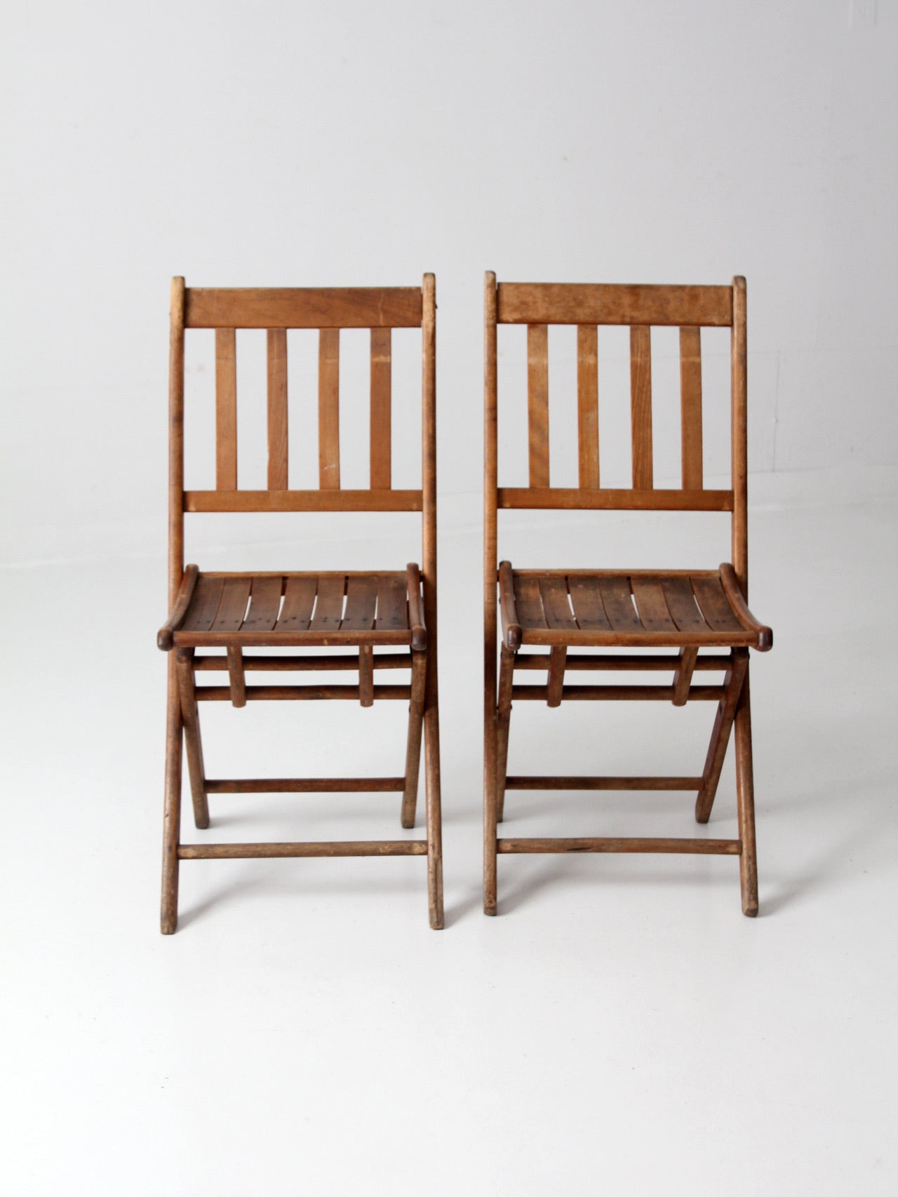 vintage wooden folding chair pair – 86 Vintage
