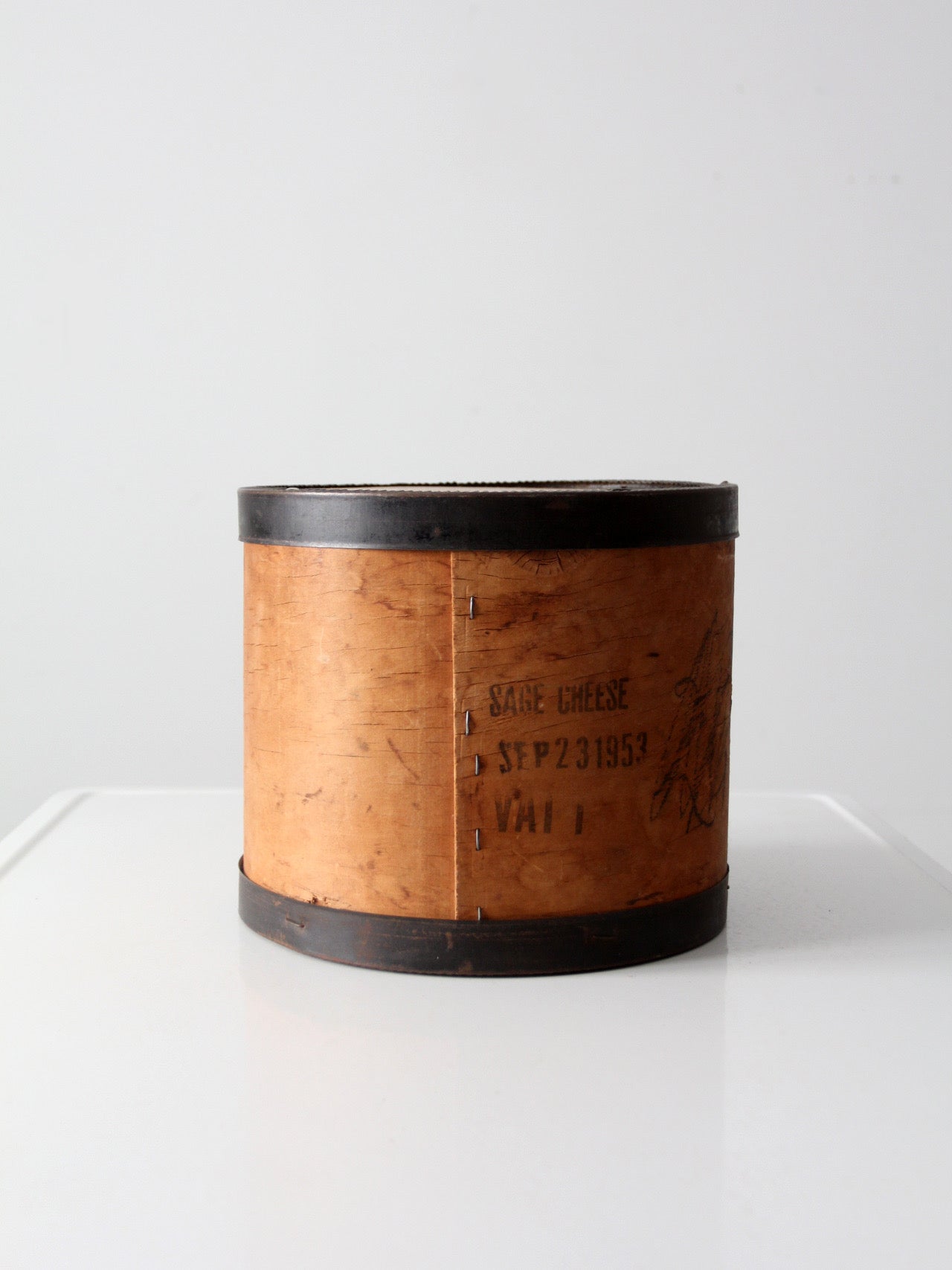 vintage wooden cheese box – 86 Vintage