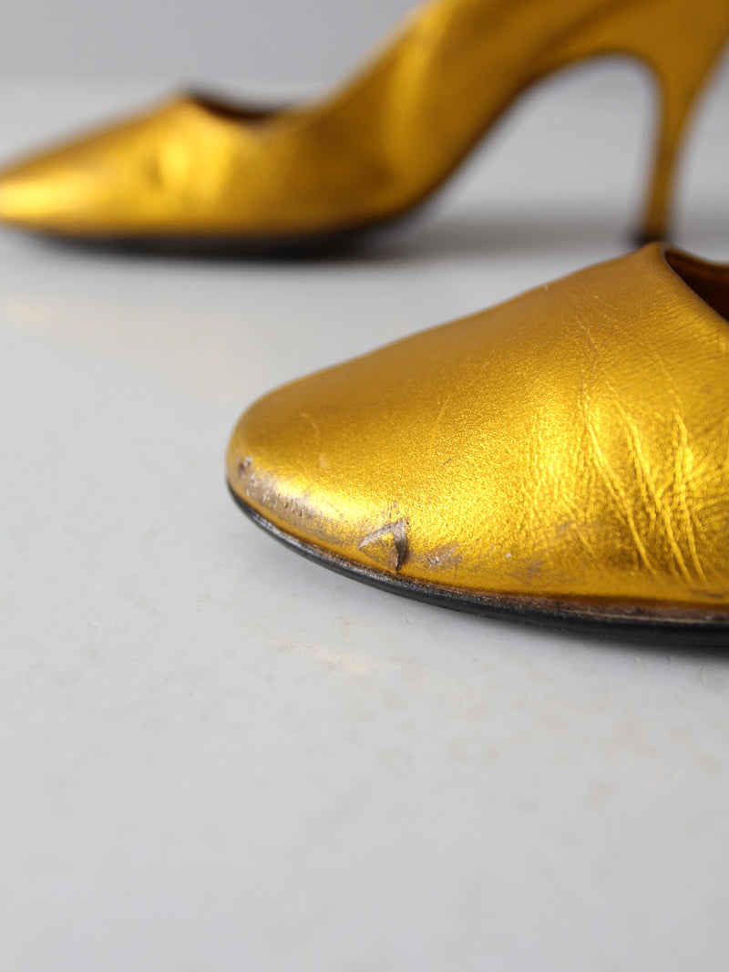 vintage gold metallic pumps