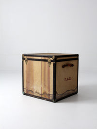 vintage The OshKosh Trunk Company "Chief" trunk