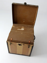 vintage The OshKosh Trunk Company "Chief" trunk