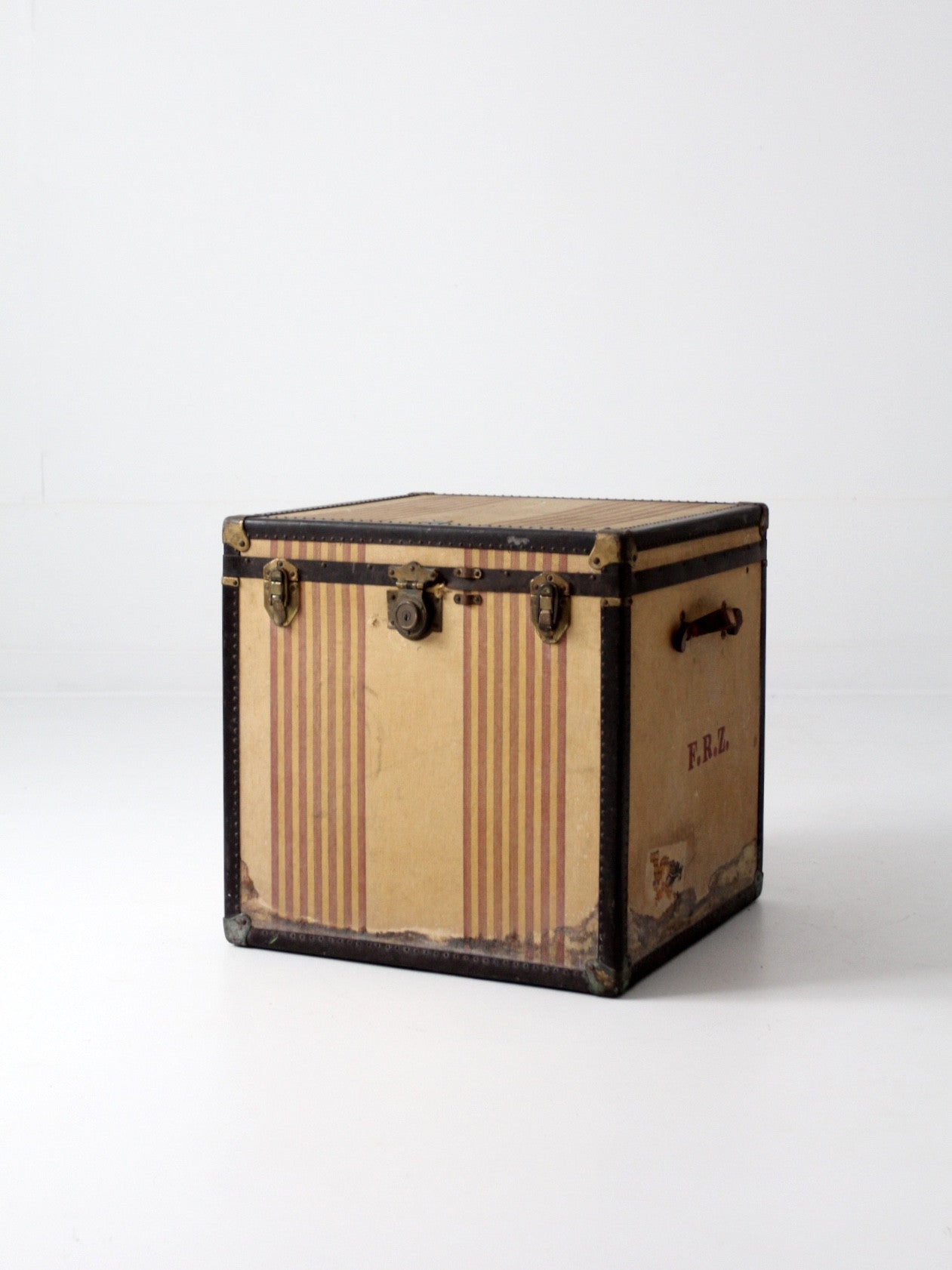 vintage The OshKosh Trunk Company "Chief" trunk
