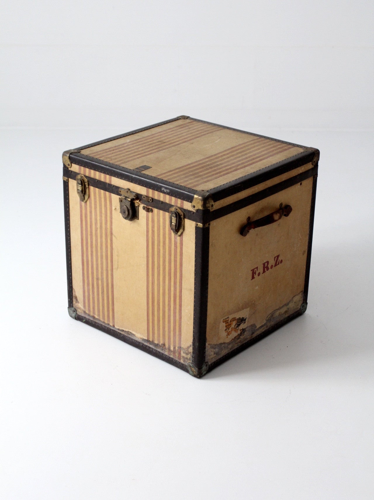 vintage The OshKosh Trunk Company "Chief" trunk