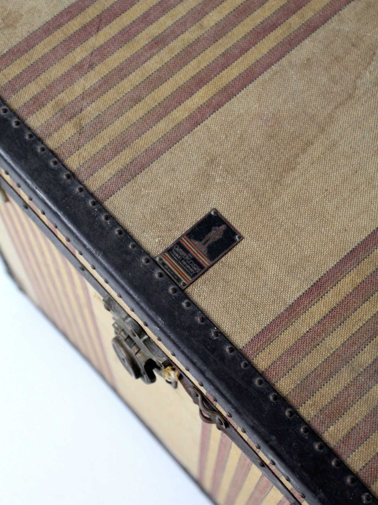 vintage The OshKosh Trunk Company "Chief" trunk