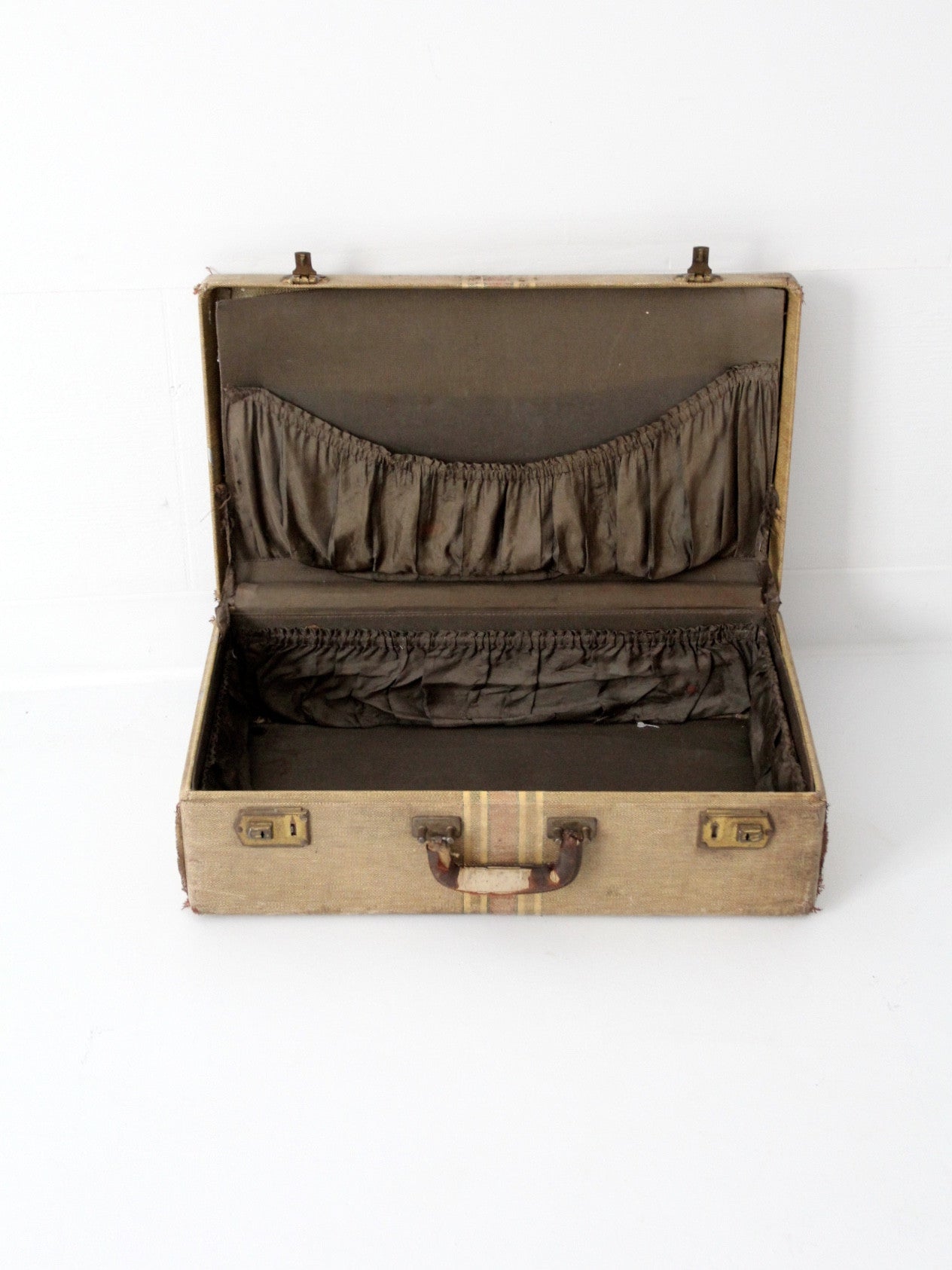 Vintage Luggage & Trunks: Where to Begin