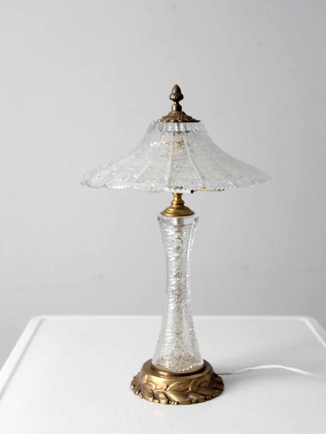 Vintage Brass & Cut Glass table Lamp w/ Brass Angel & Crystal Prism Drops  for Sale - Fleetwoodmac.net
