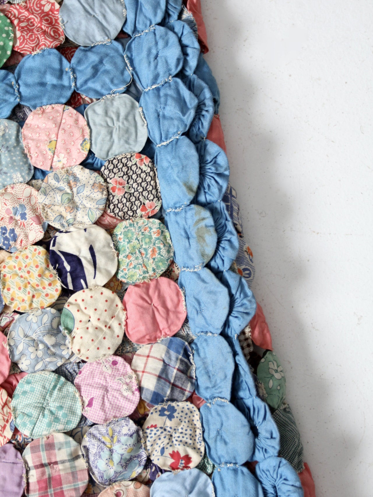 antique yo-yo quilt – 86 Vintage
