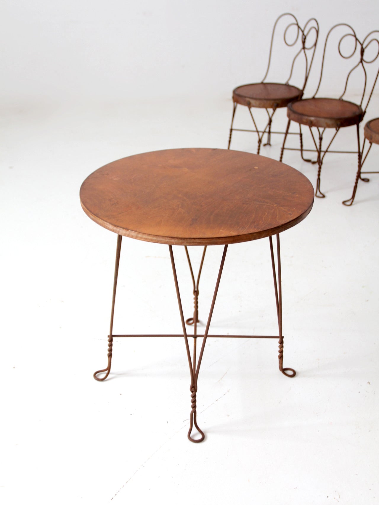 Children's ice cream parlor table and chairs discount