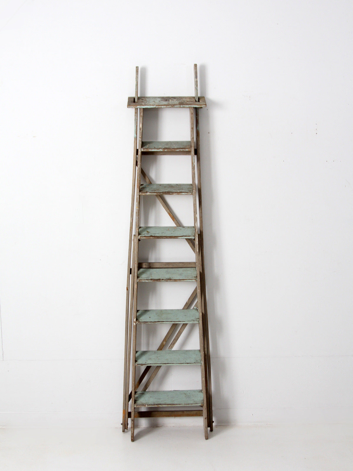 antique wooden ladder – 86 Vintage
