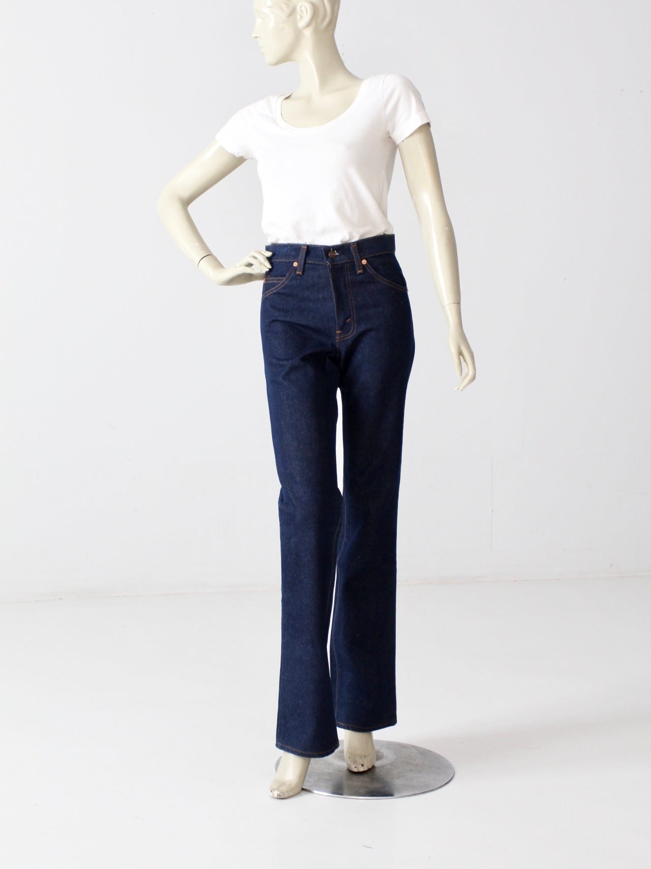 dark wash Levis jeans