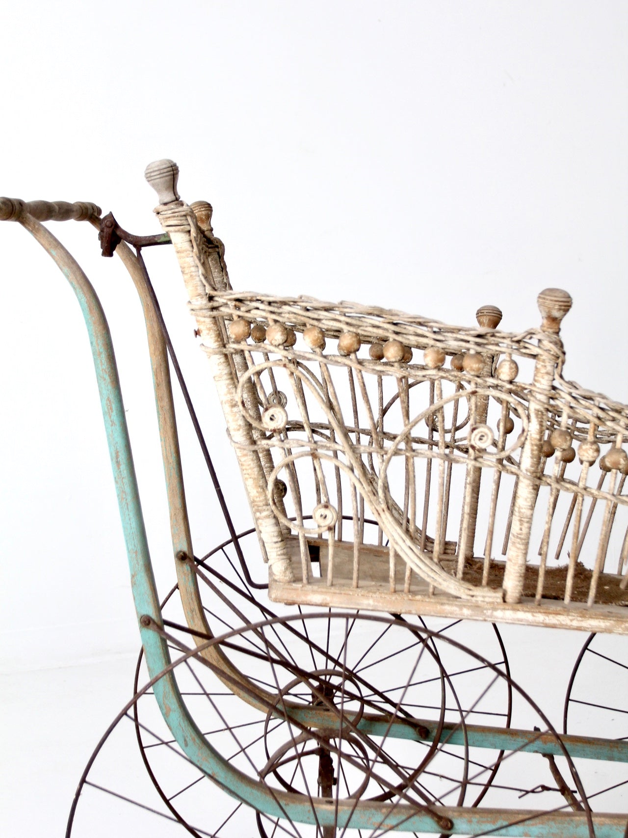Victorian wicker carriage – 86 Vintage