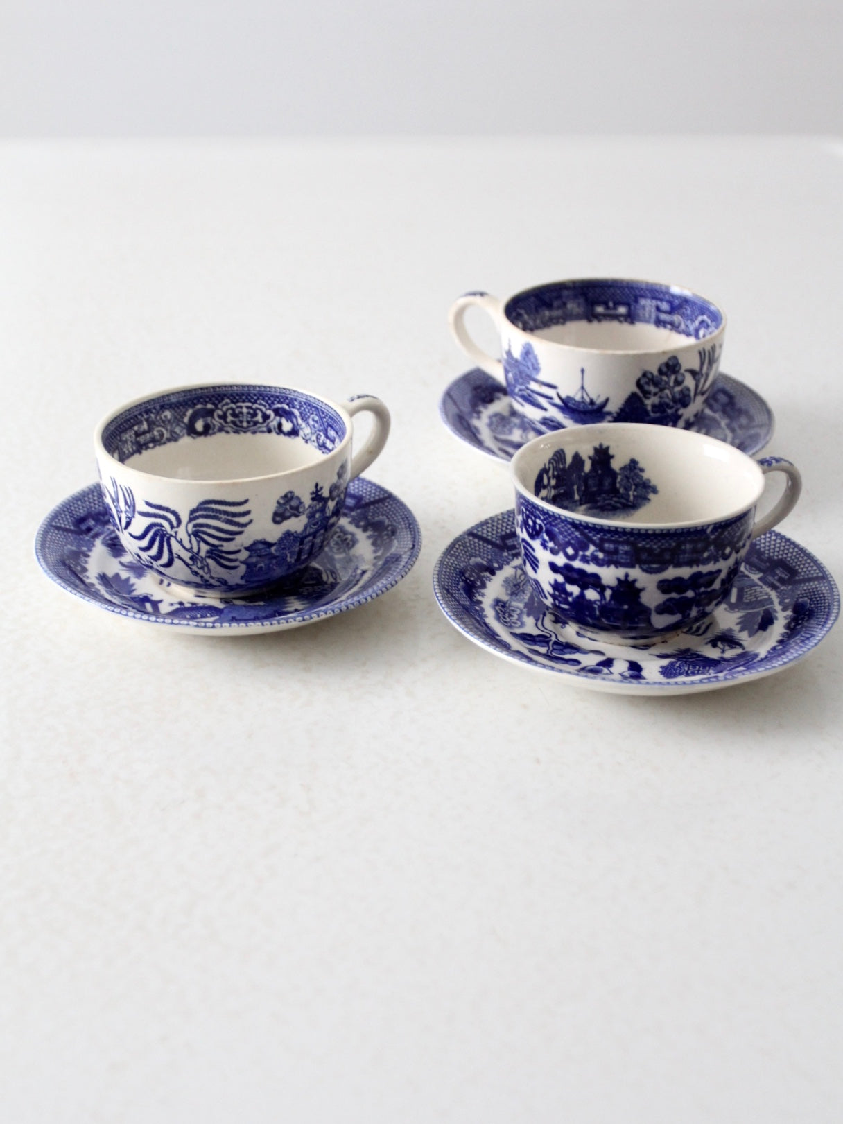 vintage blue willow tea cups with saucers set