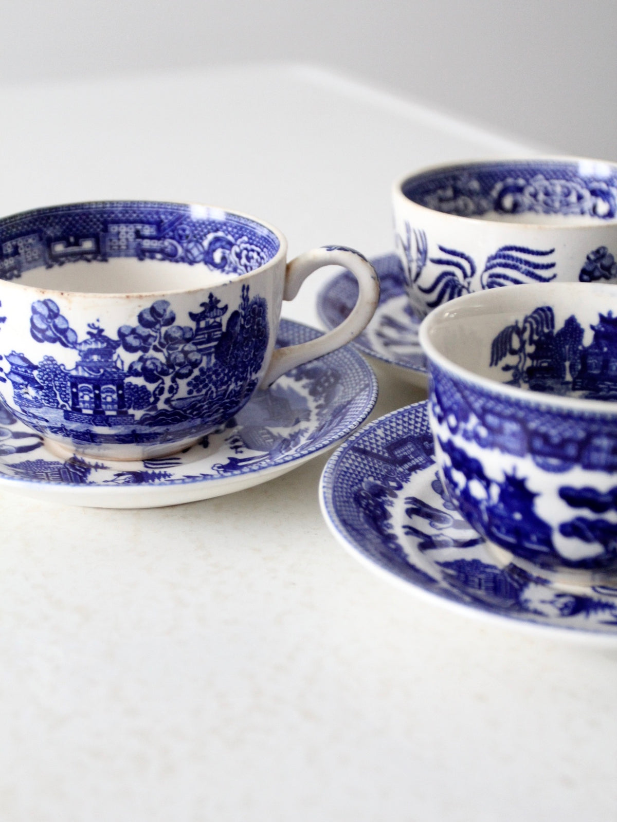 vintage blue willow tea cups with saucers set