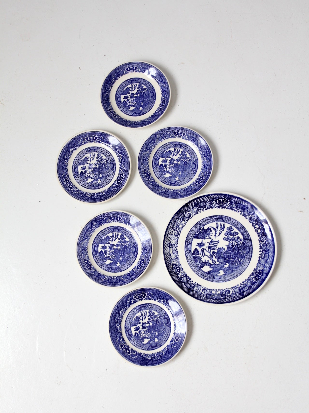 vintage Blue Willow plate collection 6pc